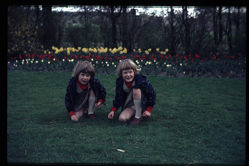 14.Delft mei 1968 Brigitte,Marion.JPG